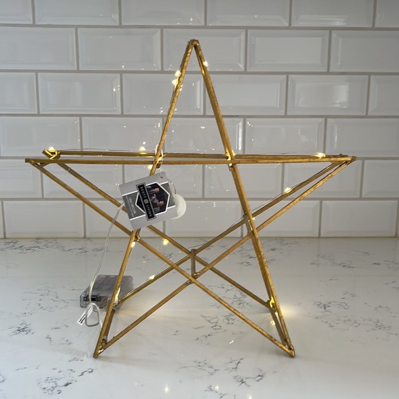 Scott Living Luxe Metal LED Star Table Decor - Picture 9 of 15